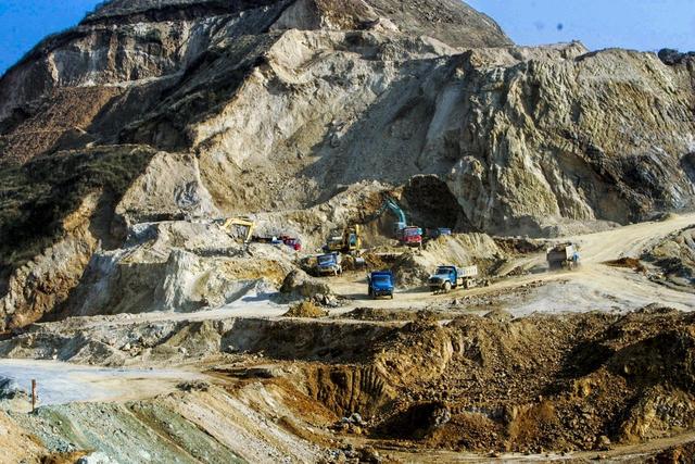 特朗普的稀土焦虑：从“关税大棒”到承认离不开中国磁铁