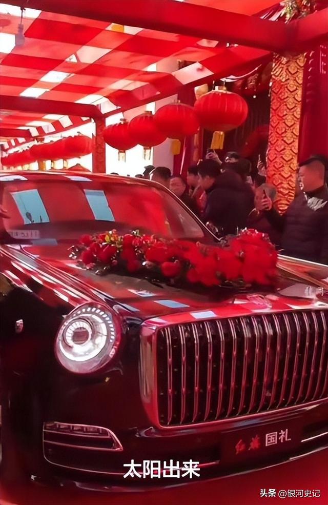 张自轩婚礼现场，新娘很强势两次拒绝他的亲密动作，岳父实力不菲