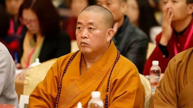 李湘不忍了！公开回应与释永信的真实关系，亲吻照的真相终于大白