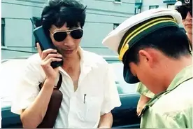 90年代爆火的“BB机”，曾一台卖两千，现在用它还有信号吗？图片