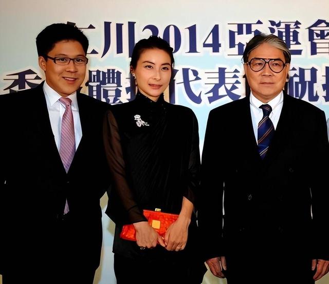 郭晶晶没想到，79岁的公公霍震霆再破天花板，让整个豪门圈沉默了