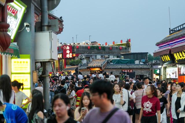 文旅产业严重过剩，复制粘贴的古镇还能骗我们多久？