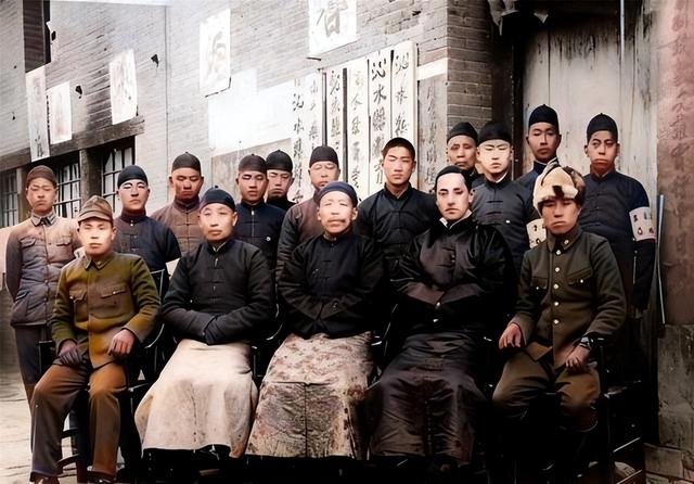 1942年，日本摄影师镜头里的山西沁水县，看看真实的汉奸嘴脸