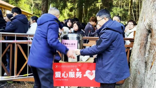 悠然庐山行 星月送客归：庐山景区全力护航游客春节旅程