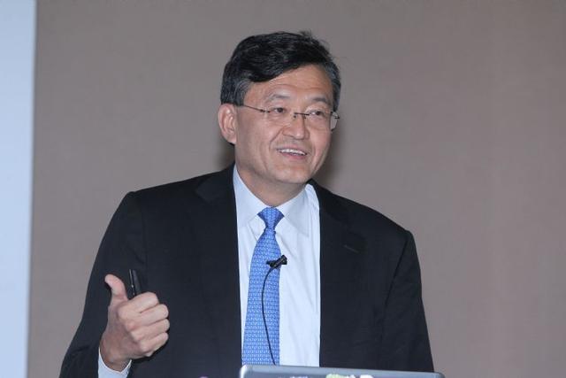 为“表忠心”，撇清与中国的关系，英特尔CEO陈立武将会见特朗普