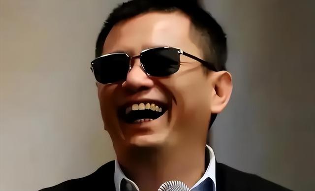 陪玩陪睡只是冰山一角，认干爹，舔手指，拜高踩低，实在荒唐！