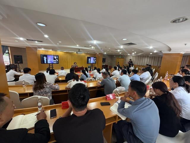 保山市举办景区和住宿业从业人员礼仪和服务技能提升培训