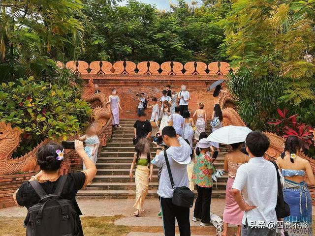 彩云之南的“拍照圣地”西双版纳，美食都是五彩的！