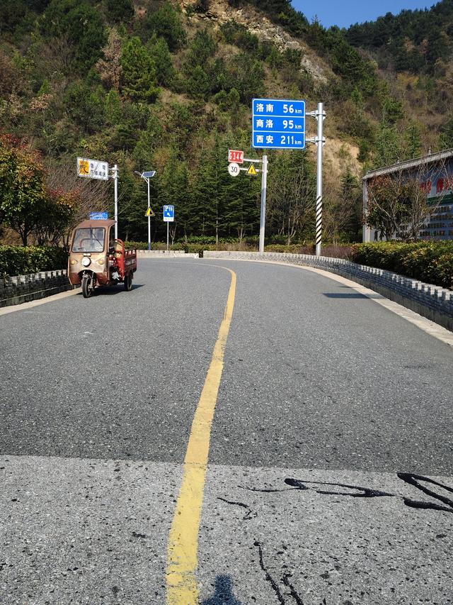 南行漫记：从卢氏走陕西S101红叶大道到南五台服务区露营