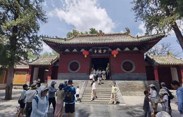 少林寺变天！30僧人集体出走，新方丈农禅新政震动千年古刹