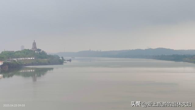 出游第6站-衡阳：东洲岛、石鼓书院、保卫里。阴雨天，游了个寂寞