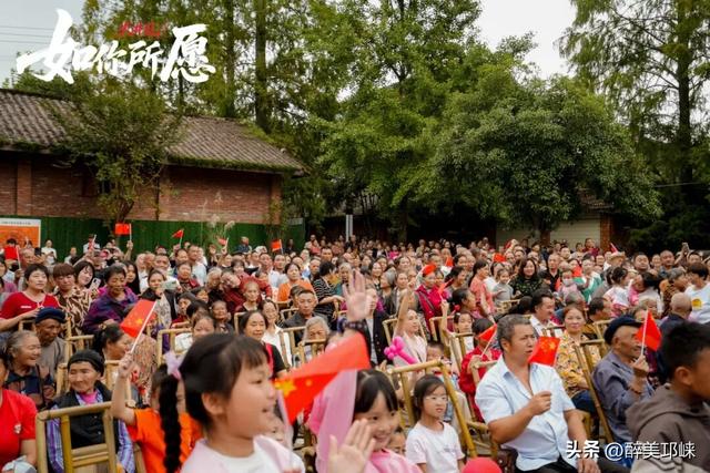 圣火映古井，汉风华裳动老街！邛崃市火井镇“如你所愿”主题文化活动演绎千年古镇新韵味