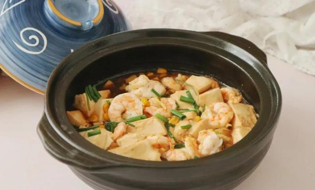 这3种食材一锅焖，天冷就适合吃这道菜，鲜嫩入味；全家都爱吃