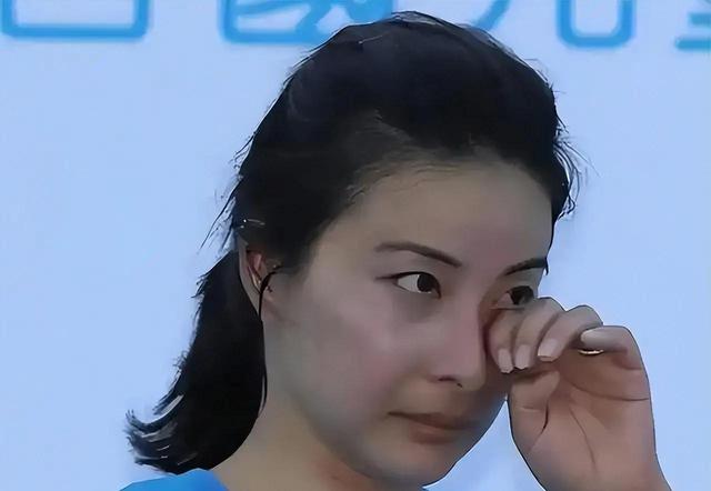 郭晶晶的失足，给所有被“捧上神坛”的人敲了警钟