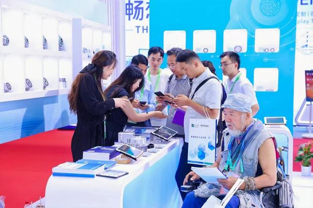 支点建设 智启新篇——2025湖北人形机器人产业链专题展在京刮起“荆楚风”