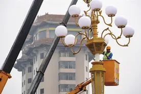 十一火棉桃灯+八叉九火莲花灯 太原迎泽大街重现中华灯图片