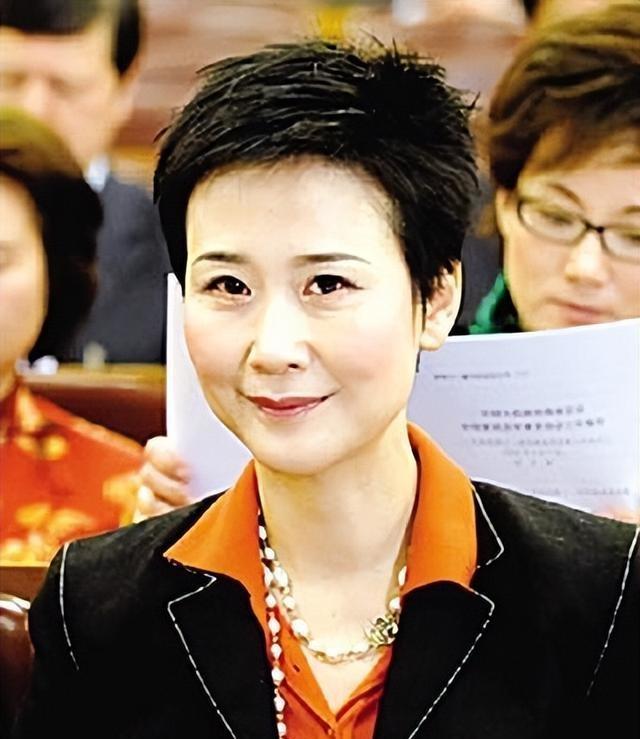 1997年，李鹏总理全家在玉泉山游玩，难得团聚，女儿女婿罕见出镜