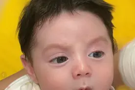 “绝美”男婴出生即出圈，大眼睛、高鼻梁，令人羡慕不已图片