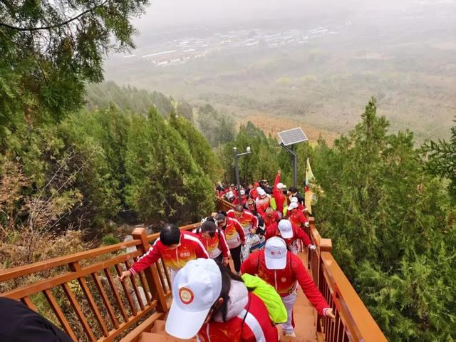 步履不停 向山而行：肥城市摄协助力桃源胜境首届登山节