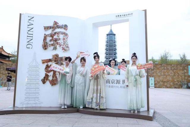 点亮南京城，启幕秋糖季——大报恩寺塔璀璨点亮 开启全城甜蜜