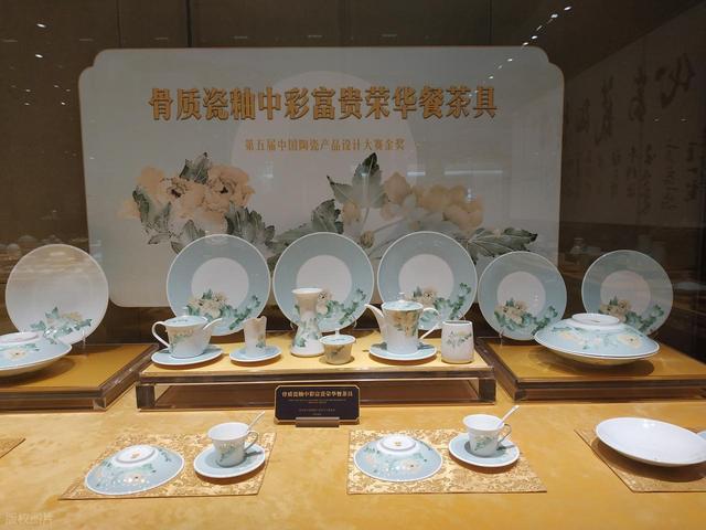 淄博陶瓷琉璃博物馆何以出圈：从“高冷”展馆到顶流文化地标