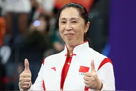 女篮主帅郑薇：打球、执教都有股狠劲，将初恋丈夫打造成知名导演图片