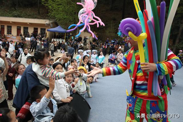 长顺杜鹃湖：人山人海真热闹，山歌花海等你来