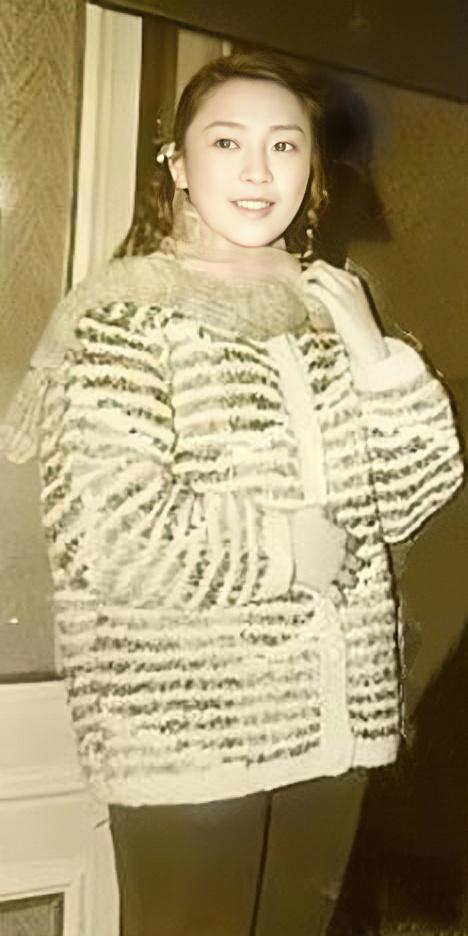 李连杰前妻黄秋燕，用双手纹出幸福人生