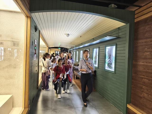 中老铁路青少年研学交流活动在昆开营：让民族团结在铁轨上延伸