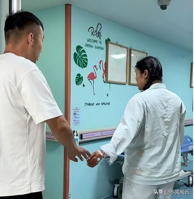 千万网红小飞退网！扎根巴铁8年花千万扶贫，妻儿出事了无奈回国