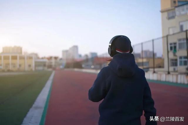 你喜欢每天戴耳机吗？