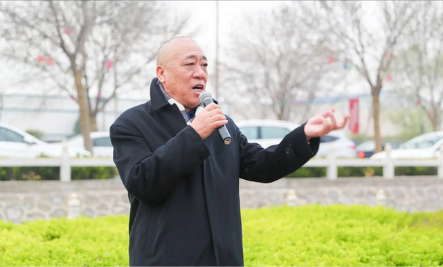 于东来没想到，离过年不到20天，崔培军因一特殊举动再次口碑暴涨