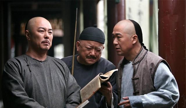 事实证明，被传卖掉上亿豪宅移民美国的王刚，已经走上另一条大道