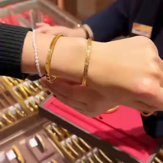 金价1500元/克真相:富人囤金?资本炒作?普通人怎么避免踩坑!