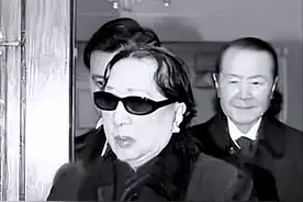 1994年宋美龄暗中返台，看到蒋介石留下4字纸条，为何罕见失态？图片