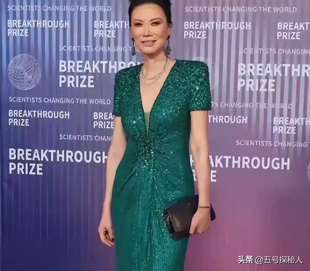 睡完首富睡总统！从厂妹到顶级名媛，捞金268亿的她，到底凭啥？