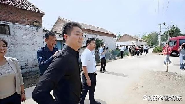 京东CEO回老家逛折扣超市？刘强东的‘宿迁寻宝记’火了！”