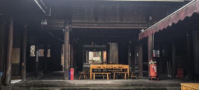 一车一人自驾游（十）：地处“三江口”的城市，建议乘坐公交游玩