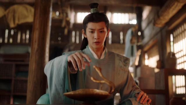 二刷《长相思》才看懂，原来小夭额间的桃花，早就暗示了她的真身