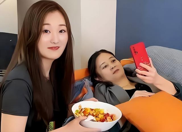 大衣哥做梦都没想到，离婚四年后，前儿媳陈亚男还是不愿放过自己