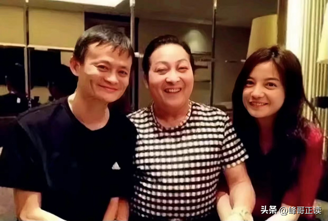 拔出萝卜带出泥！49岁赵薇近况被曝，原来圈内封杀只是冰山一角