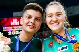 丑闻！女排球员更衣室打架，原因让人脸红，事关知名接应图片