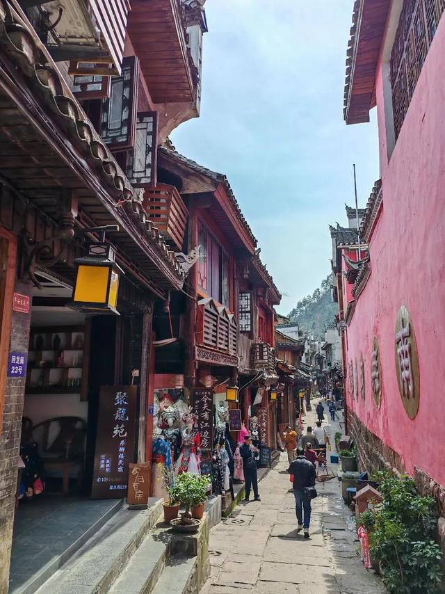 湖南必去十大景点排行榜，这才是湖南最值得去的10个地方，收藏好