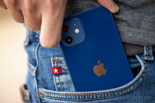 苹果再次妥协，iPhone 12 迎来专属 iOS 更新