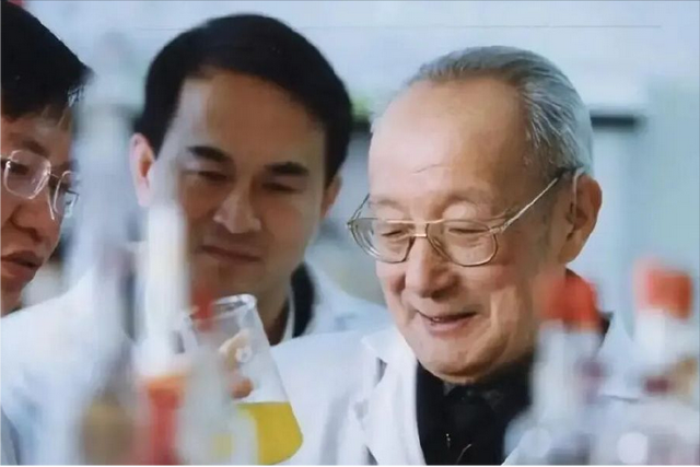 不许中国一家独大，特朗普联合8国在白宫签字，要废中国王牌