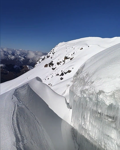 31岁男子雪山坠亡：好友发声是当地人，长期生活在山里，很有经验