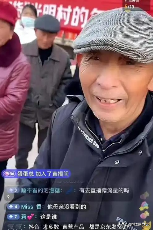 刘强东发放年货现场曝光，令人恶心的一幕出现，当场被人制止