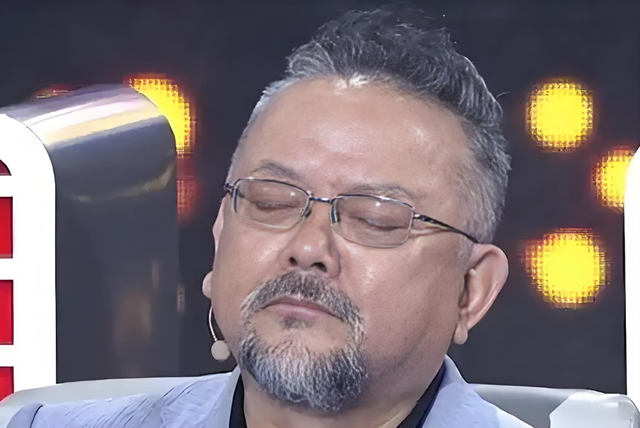 事实证明，被传卖掉上亿豪宅移民美国的王刚，已经走上另一条大道