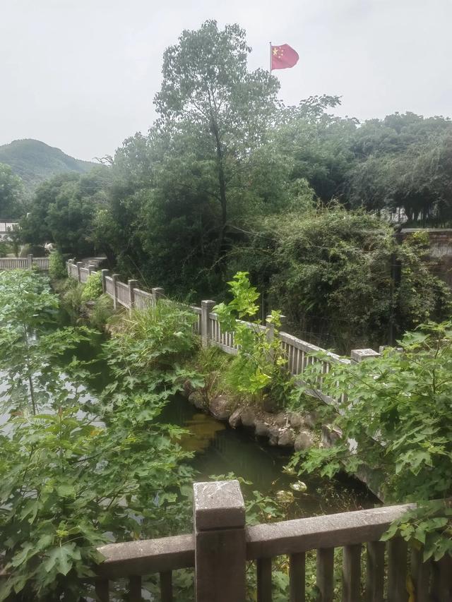 在余杭安溪参观宋代名人沈括墓园