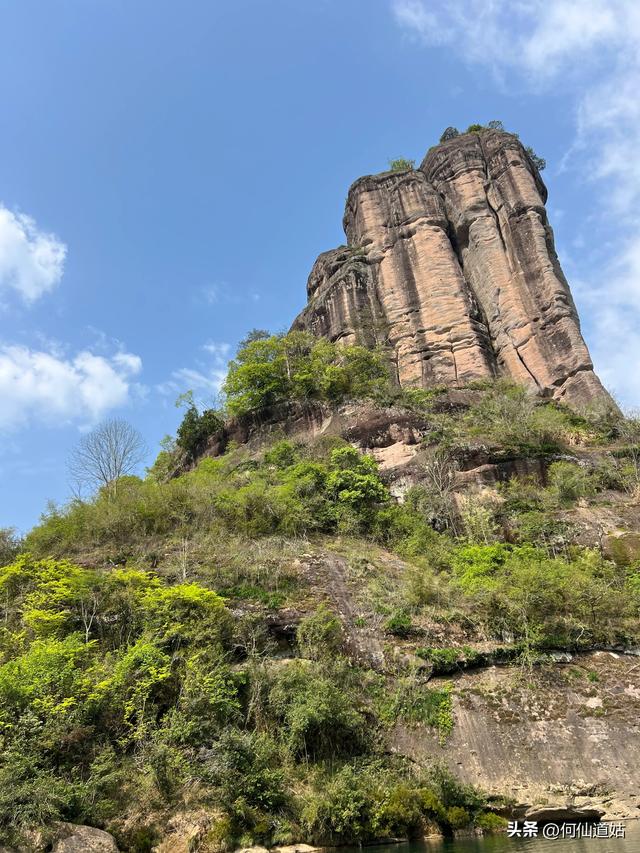 武夷山，其标志性的景点即玉女峰，也是福建省的地标